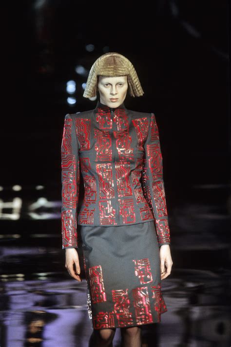 givenchy by alexander mcqueen fall 1999 runway details|givenchy alexander mcqueen.